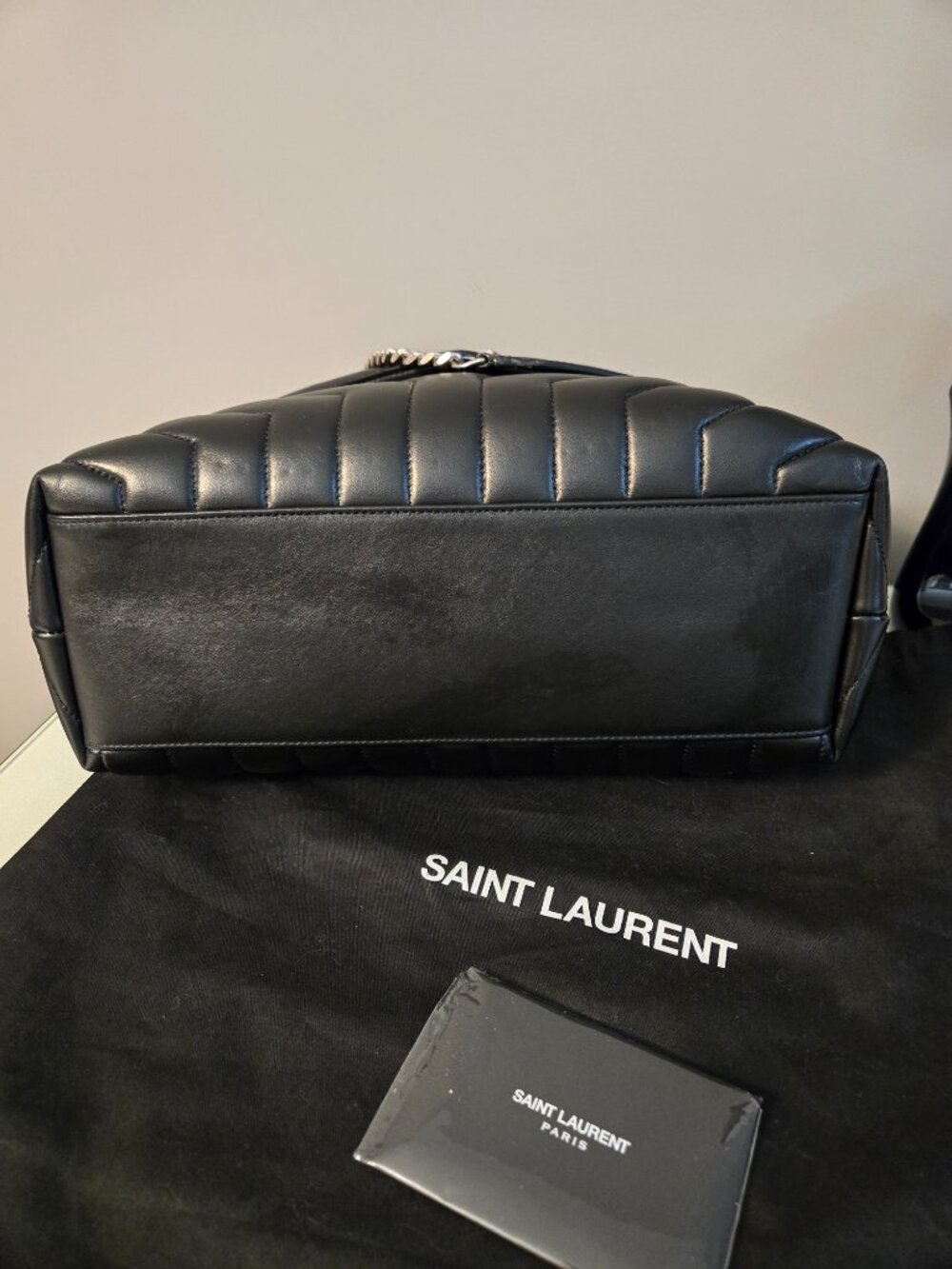 Authentic Yves Saint Laurent Medium Matelasse Leather Loulou Shoulder Bag - Picture 2 of 10
